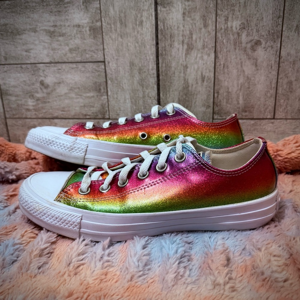 Size 7 Women’s Rainbow Glitter Converse